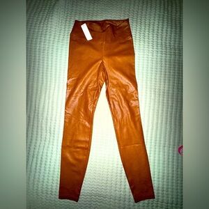WHBM snakeskin runway leggings, Caramel color IMO Size 4R NWT
